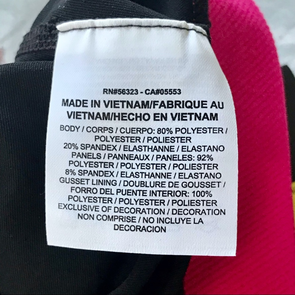 HOST PICK π₯³ποΈπ NIKE Pro Training Capris, Black/Vivid Pink - Picture 7 of 9